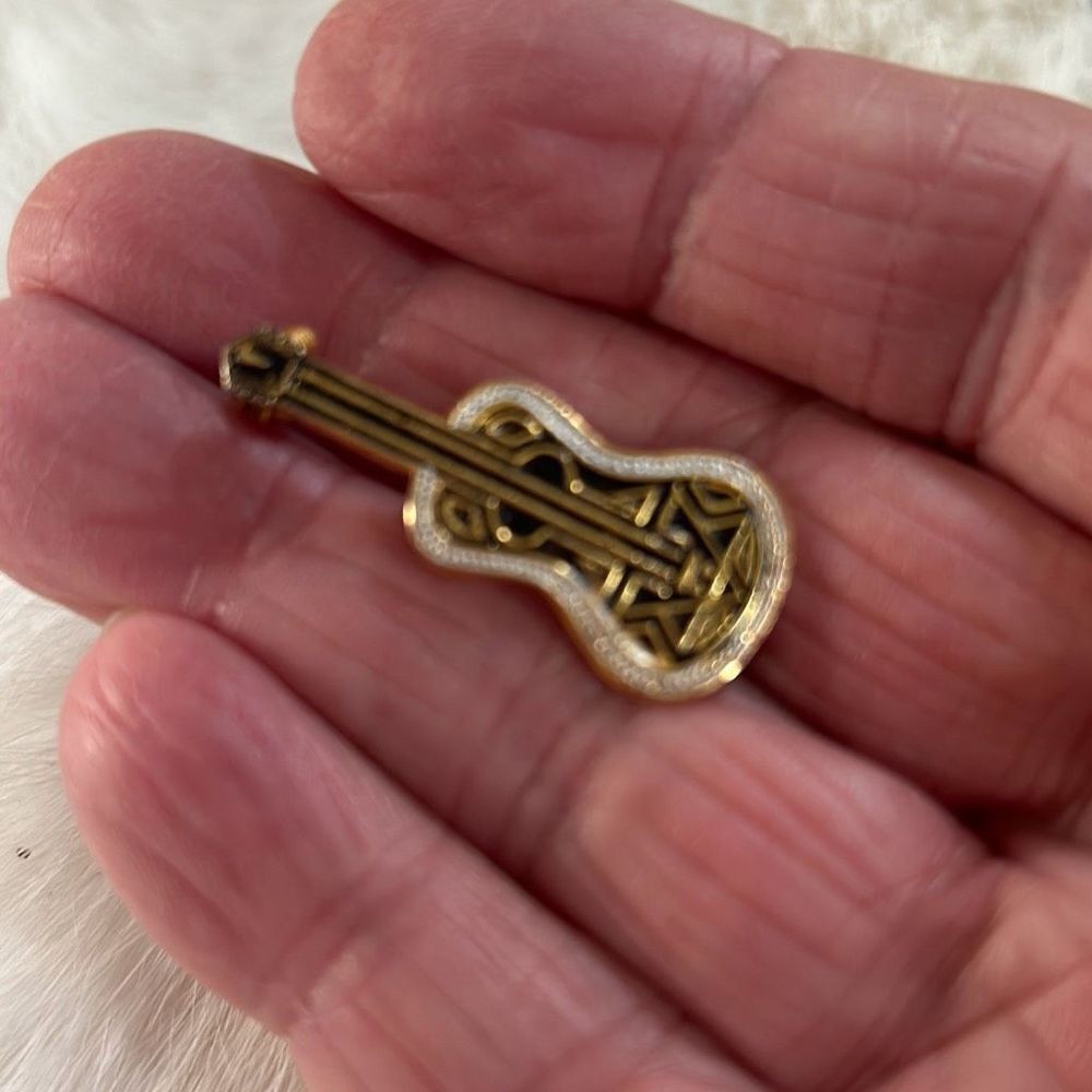 Tiny Guitar Brooch
